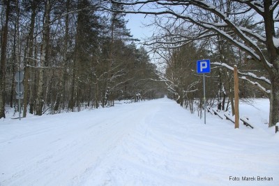 Parking Pociecha - droga z Truskawia biała ale przejezdna