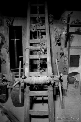 Dawne sale i narzędzia tortur przy Złotej Uliczce