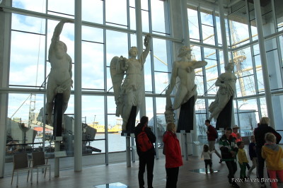 Muzeum morskie - oryginalne figury z okrętów