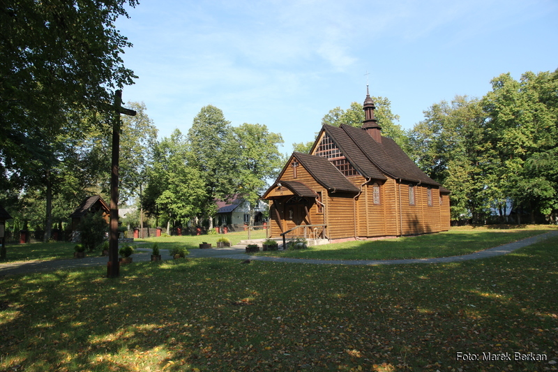 Drewniany kościół w Mamotach Górnych