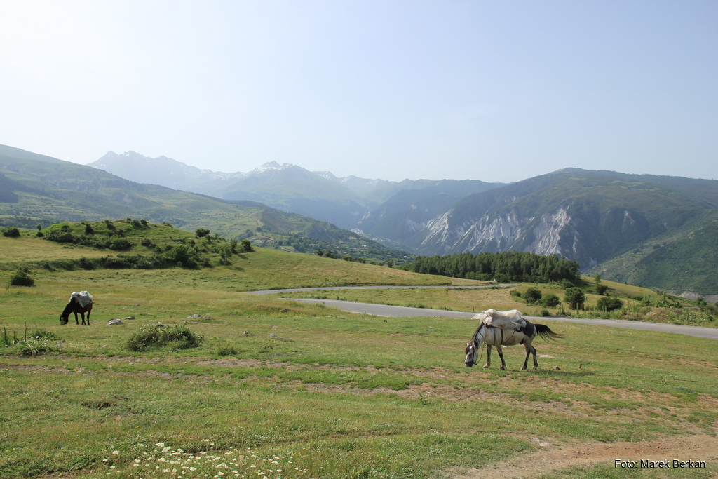 SH31 - okolice Ceren, widok na najwyższe szczyty Albanii