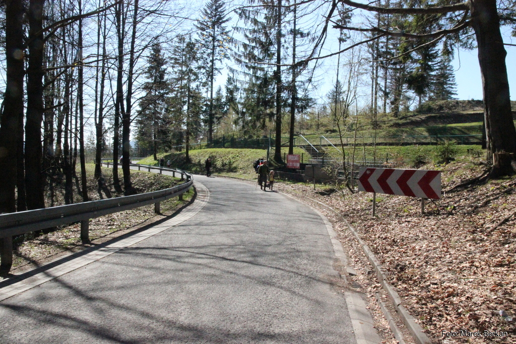 Fragment czerwonego szlaku od przełęczy Kubalonka prowadził asfaltową drogą