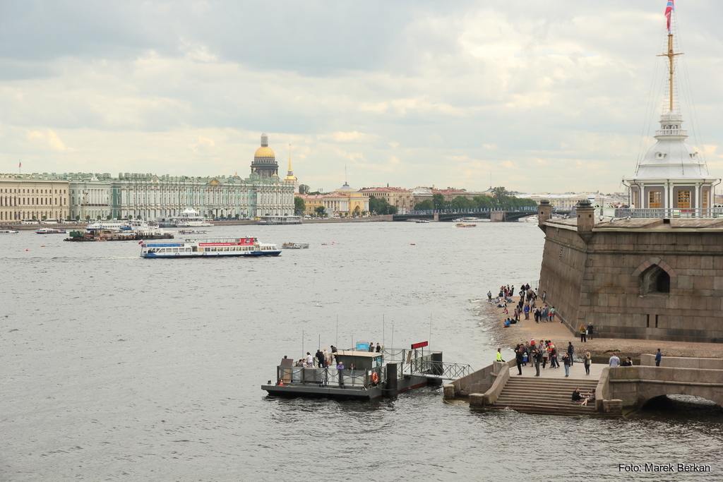 Twierdza Pietropawłowska w Petersburgu: widok na rzekę i miasto