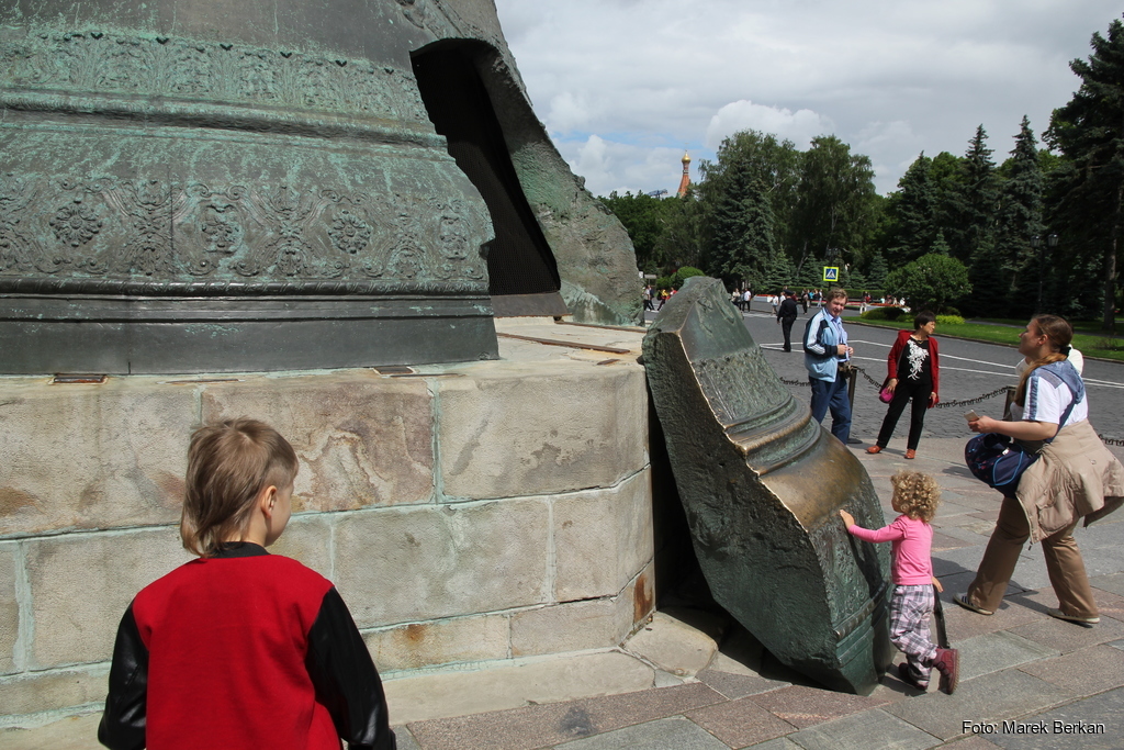 Moskwa: dzwon na Kremlu