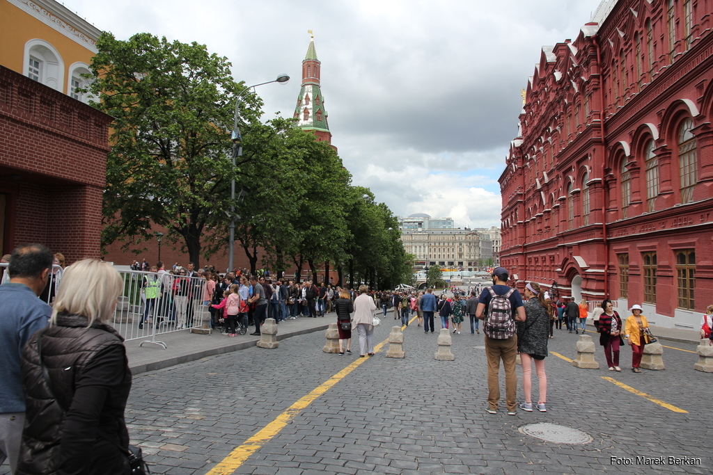 Moskwa: kolejka do mauzoleum Lenina