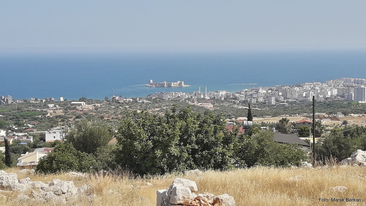 Bizantyjski zamek na wyspie koło miejscowości Kizkalesi