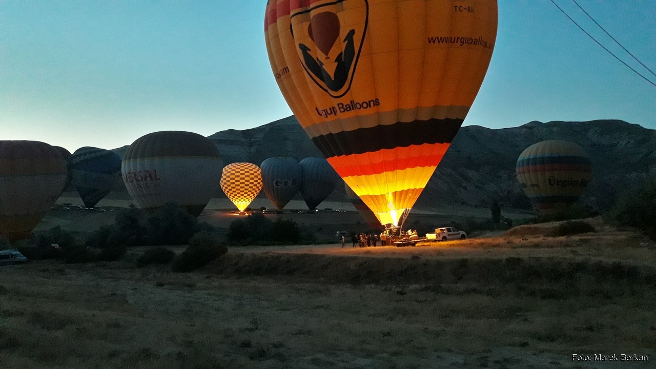 Göreme - lot balonem o wchodzie słońca